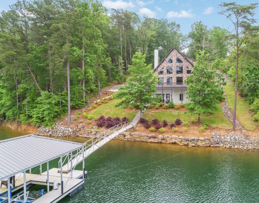 Real Estate Listing Luxury Lake House in Gated Community on Smith