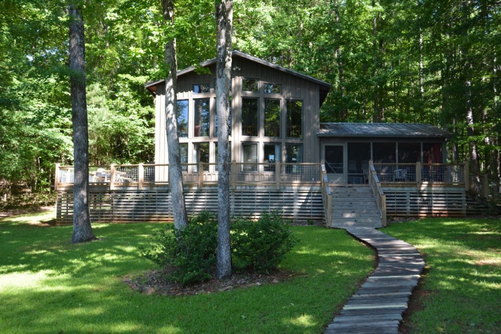 Rental Listing - Quiet Wooded Lake Retreat